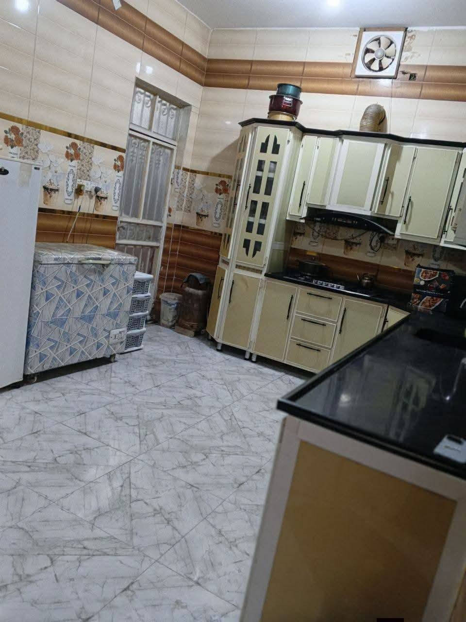 🏡 فرصة لا تُعوّض... دار للبيع في موقع مميز 🏡

السلام عليكم ورحمة الله وبركاته

إذا كنت تبحث عن بيت جاهز للسكن في منطقة هادئة ومخدومة، فهذه فرصة تستحق الاهتمام.

📍 العنوان: بابل – المدحتية – ربيانة، قرب حجي نبيل. شارع بيت شاطي

📐 المساحة: 220 م²
📏 الواجهة: 14 م
📏 النزال: 16 م

🏗️ نوع العقار: زراعي.
🧱 نوع البناء: طابوق، سقف صب.

مواصفات الدار:
✅ غرفتا نوم.
✅ استقبال واسع.
✅ صالة مريحة.
✅ مطبخ.
✅ صحيات داخلية وخارجية.
✅ طارمة.
✅ غرفة نوم في الطابق الثاني.

🌟 مميزات العقار:
✔️ شارع صب بعرض 8 أمتار.
✔️ مجاري خارجية.
✔️ جميع الخدمات متوفرة.
✔️ موقع ممتاز وقريب من الخدمات، مناسب للسكن العائلي.

💰 السعر: 135 مليون دينار عراقي قابل للتفاوض. 

📞 للاستفسار والمعاينة:

📱 اياد جفلاوي، ***********
