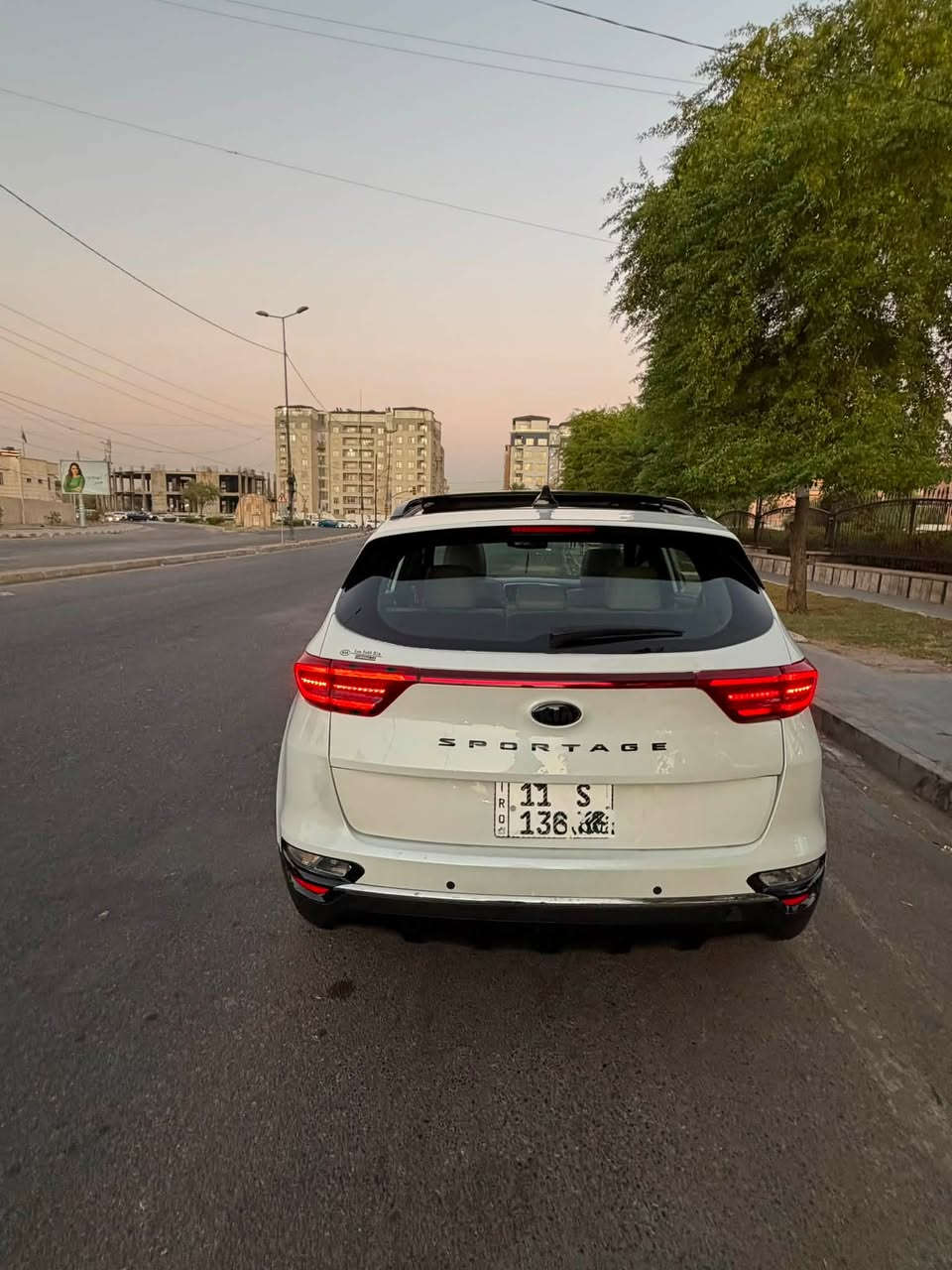 كيا سبورتج 2021  S فول مواصفات 1/1 للبيع
المواصفات : محرك 2400
1.  فتحة بانوراما
2.  بصمة تشغيل + اشارة ترحيب
3.  مري شغط 
4.  كاميرا دوارة 360
5.  شاشة كبيرة
6.  كشنات جلد + كهرباء
7.  رادار امامي + رادار جانبي (نقطة عمياء)
8.  تحكم ستيرن جهتين + مثبت سرعة
9.  3 انظمة قيادة (سبورت / ايكو / عادي)
10.  سايد بريك بصمة
11.  تدفئة وتبريد كراسي + تدفئة ستيرن
12.  قطعتين تبريد
13.  مري شفط
14.  نظام مانع انزلاق
15.  شاحن هاتف لاسلكي
+ هواي مواصفات بعد ترحيب مري شفط  
حالة السيارة:
•  الحادث خلفي  وهنا صبغ جاملغ امامي ايمن- بجم كبس (صور الحادث موجودة مع الصور)
•  كير - مكينة - تبريد كفالة
•  ماشية 50 الف فقط بعدها جديدة. رايدها 159
***********
