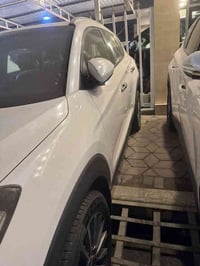 توسان 2016 خليجية  ماشية 100 الف كيلو لسياره نص فول  بيها نص الجاملغ ا...