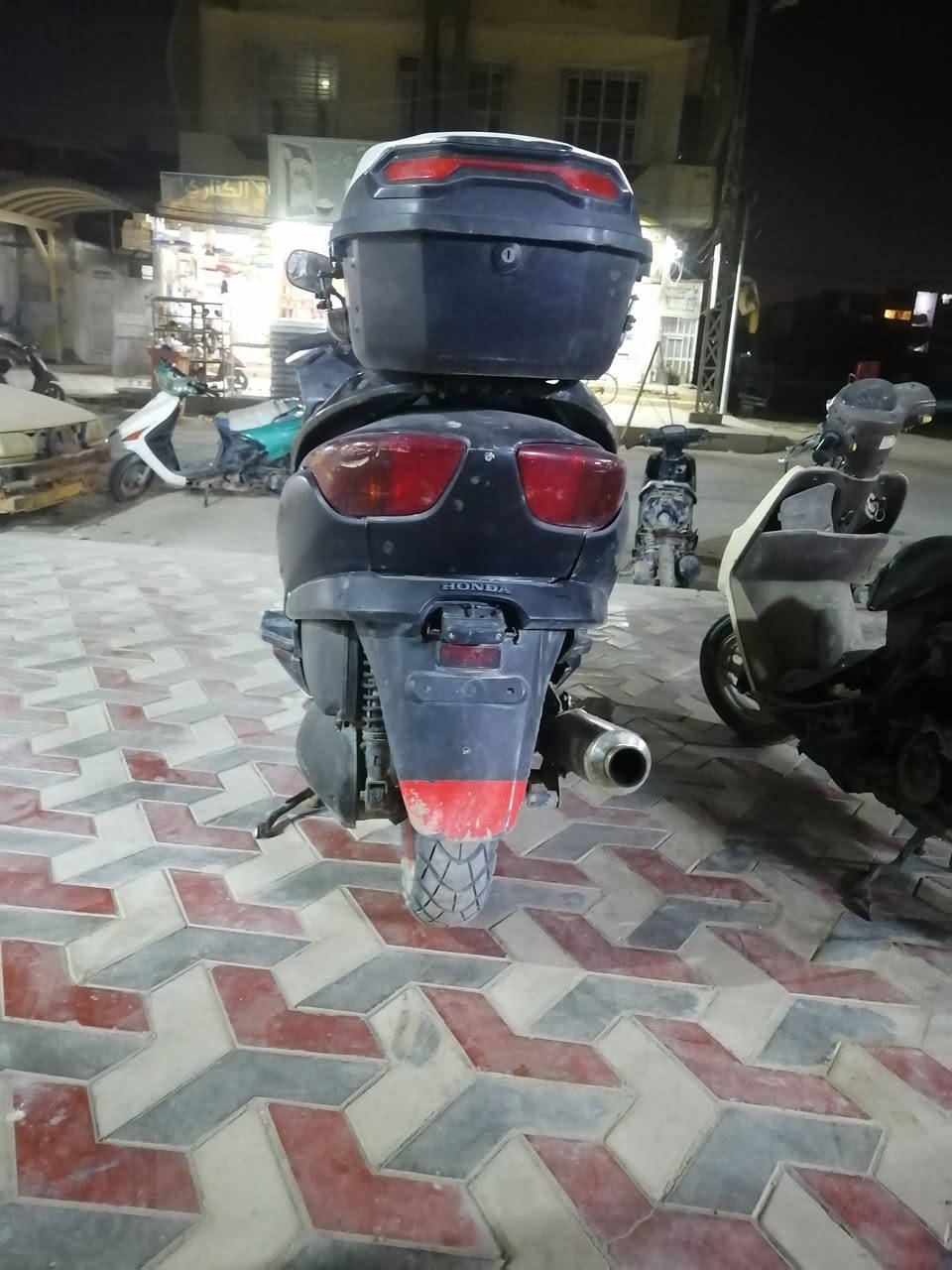 السلام عليكم 08 مفتوحه ناقصهة ترتيب بسيط لونهة اسود طافي  المكان الديوانية جمعيه السعر 500و بيهة مجال للشراي فدوه المو شراي لا يتعبني الرقم ***********
