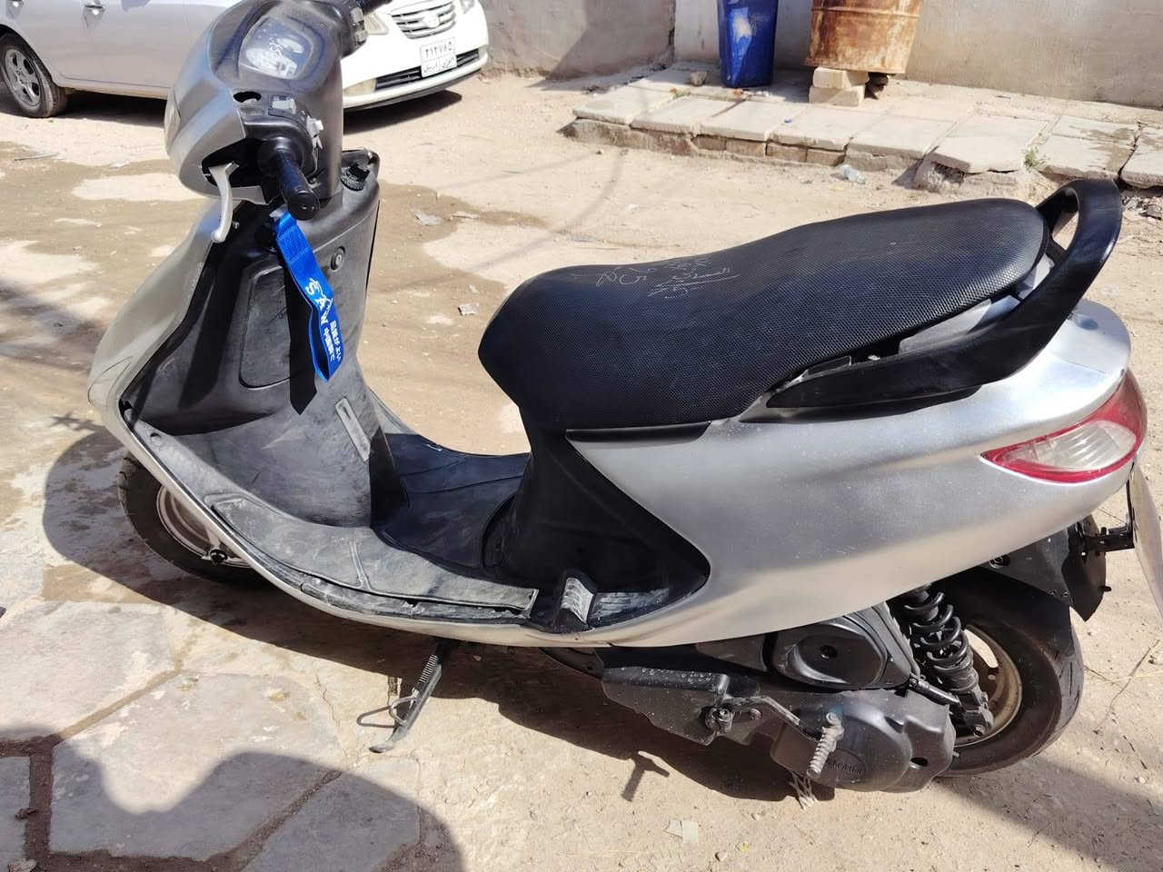 سلام عليكم شباب للبيع دراجه فراشه دراجه مرتبه مال واحد يروح ويجي بيه شغله دراجه متعوب عليه الله شاهد غراضه كله اصلي اشدله اليريده يعلق اراسله خاص او هاذ رقمي *********** مكاني نجف شارع المدينه
