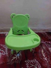 كرسي  طعام طفل نظيف للبيع للاستفسار اتصال ع الرقم ٠٧٧٣٣٧١١٦٨٣