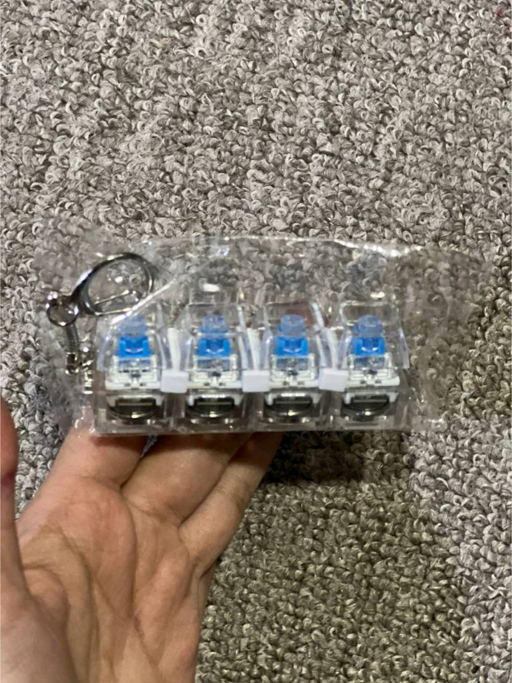 
ما هو الموديل المحدد للمفاتيح؟: 
حالة: غير مستعملة
تحتوي على 4 أزرار لتغيير الألوان وأنماط الإضاءة
*تشتغل للزينة على المفاتيح، الشنطة أو المكتب
*مناسبة كهديّة أو إضافة حلوة لغرفة أو مكتبك
*سهلة الاستخدام، تشتغل ببطارية صغيرة (موجودة)
*ألوان جذابة ومتغيرة تجعلها ملفتة للنظر
*الاستلام فقط من عندي او من عندك لقاء شخصي الوصف
هل هناك ضمان على المنتج؟: 
نعم
في أي منطقة تقع للبيع؟: 
كربلاء
ما هي خيارات الدفع المتاحة؟: 
كاش