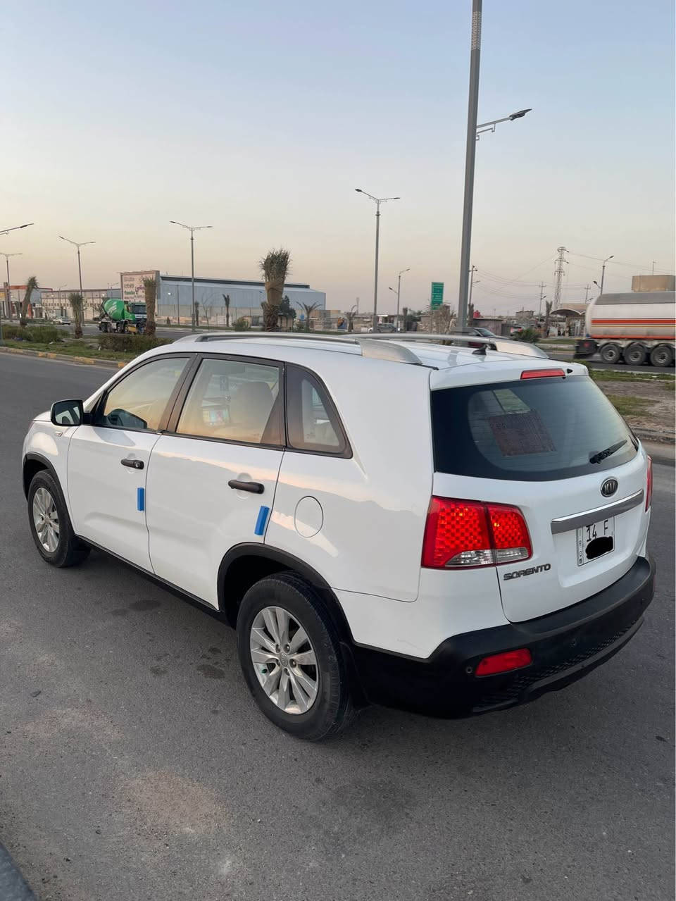 السلام عليكم ***********
كيا سورينتو 2012 خليجي 7 راكب
مكفوله عدا مكانيني بسيطات رش صبغ اثر طخات بسيطه والباقي مكفول 
السياره جاهزه وجديده 
محرك 4 سلندر 2400 مكفول 
حداديه امامي وخلفي جديد 
وتخم تاير جديد 
تبريد قطعتين ثلج 
تدفئه شغاله 
السياره جاهزه ونضيفه 
مكاني البصره ابو الخصيب مهيجران 
سعرها 138 بي مجال قليل 
*********** ابو الخصيب, البصرة
