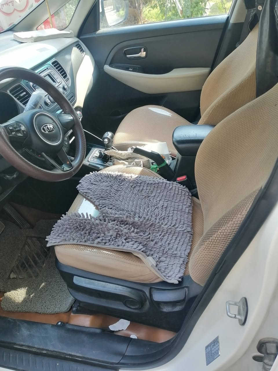 كيا كارنز موديل  ٢٠١٤ بغداد دولي باسمي ابيض اللون  7 راكب محرك 2000 دوش خليجيه مكفوله من الصبغ والتبديل بيها كرت بلباب الخلفي ولجاملغ وبارد بنفس المكان  تدفئه تبريد حساسات  ستيرن  وحساس خلفي طخم تايرلايت كشاف السياره جاهزه من كل نقص العنوان بغداد قرب معمل غاز التاجي السعر 135
*********** اتصال
