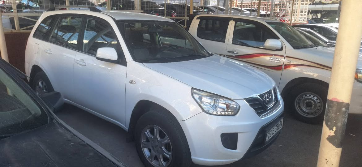 Chery tigo 2014
***********
بدون دعم و صبغ
 كير و مكينة نظيف
شاشة و كاميرة
البيع نقد و قسط و مراوس
المكان دهوك
