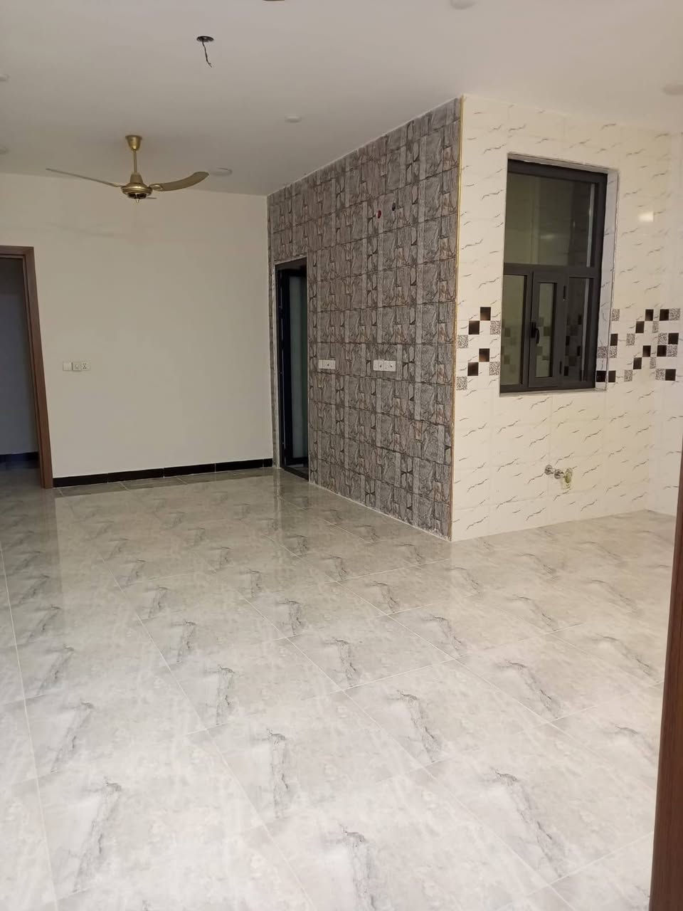 السلام عليكم ... مكلف لنشر
شقه للأيجار بناء جديد في حي الشهداء قرب مدرسه المفاخر جهازه من كلشي نضيفه و مرتبه 

الأيجار 300 الف بيه مجال 

الأستفسار أكثر الأتصال برقم : ***********
