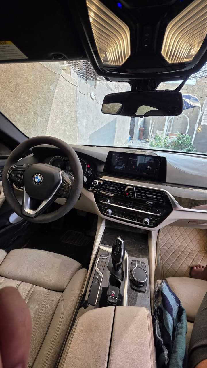 السلام عليكم  530i
Luxury line 2019 السياره هواي بيها مواصفات وهاي الفئه معروفه ماشية تقريبا 65 ميل الحادث جاملغ خلفي ورقم الشاصي موجود تگدر تجيك مصبوغه حزام السبب جان بيه افلام حمايه ومن شالو گشر صبغها گير ومكينة خير من الله الشراي شرط الفحص والقناعه وبي خير ويدلل رقم بغداد بعض المواصفات الاساسيه 
  المحرك
4 سلندر Turbo 2.0L
القوة
حوالي 245 حصان
النقل
أوتوماتيك 8 سرعات
فخامة داخلية – نظام ملاحة – LED – حساسات – كاميرا
السعر : 245 ورقه 
للاستفسار الاتصال :*********** + ***********
مكلف بالنشر
