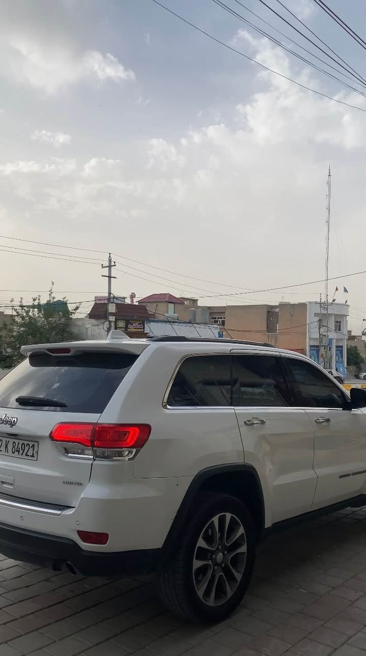 جئب گراند شيروكي مواسفات لميتد فول فول
2018 خليجي شريكه هارليم پانوراما به سمه و شغال سندوق شفت دبل اكسل5 مود لي خورين 
كوشن كاره با و سارد و گه رم كوشن خه زن رادار 
گئر و مه كينه به شه رت 5 پارچه و نيو بوياغه بي ژوري بي ارباك ته نها په مپه سياره كي زور جوانه به ناوي خومانه سه نه وي ره قم نويه 119 هه زار رويشتووه 
*********** أربيل, العراق
