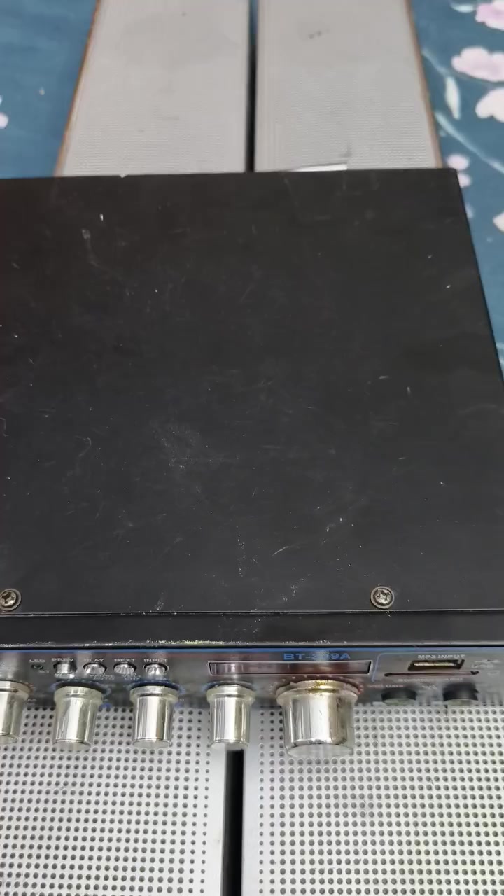 السلام عليكم مكبر صوت مع سماعتين يابانيات شغال تمام التفاصيل بالفيديو السعر للكل ٢٠الف مكاني ام الكبر والغزلان لا يوجد توصيل


**إذا كنت صاحب هذا الإعلان وتريد حذفه لأي سبب، رجاءا أرسل رسالة إلى الدعم الفني**