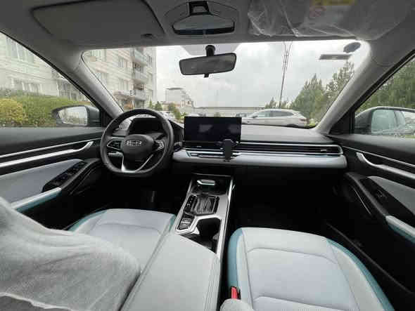 سەیارەکە پاکە زۆر کەم رۆشتوە بە سفری شەریکە ( ٥ ساڵ زەمانی گێر و مەکینە و ٣ ساڵ زەمانی کارەبایی شەریکەی هەیە ) تەنها ٣ هەزار رۆشتوە فوول مواسەفاتە  
*********** السليمانية
