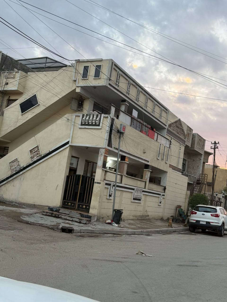 السلام عليكم
 يوجد دار ركن للبيع
100 متر في
العامريه منطقه
دور اللواعيب
 فرع فلافل طربوش
 يحتوي على وحدتين سكنيه
معزولتين درج خارجي
 وكل وحده سكنيه تحتوي
 على غرفتين كبيره وصاله
 ومطبخ وصحيات
مؤاجر ب مليون بل شهر
سعر مناسب 
للاستفسار
***********
***********
