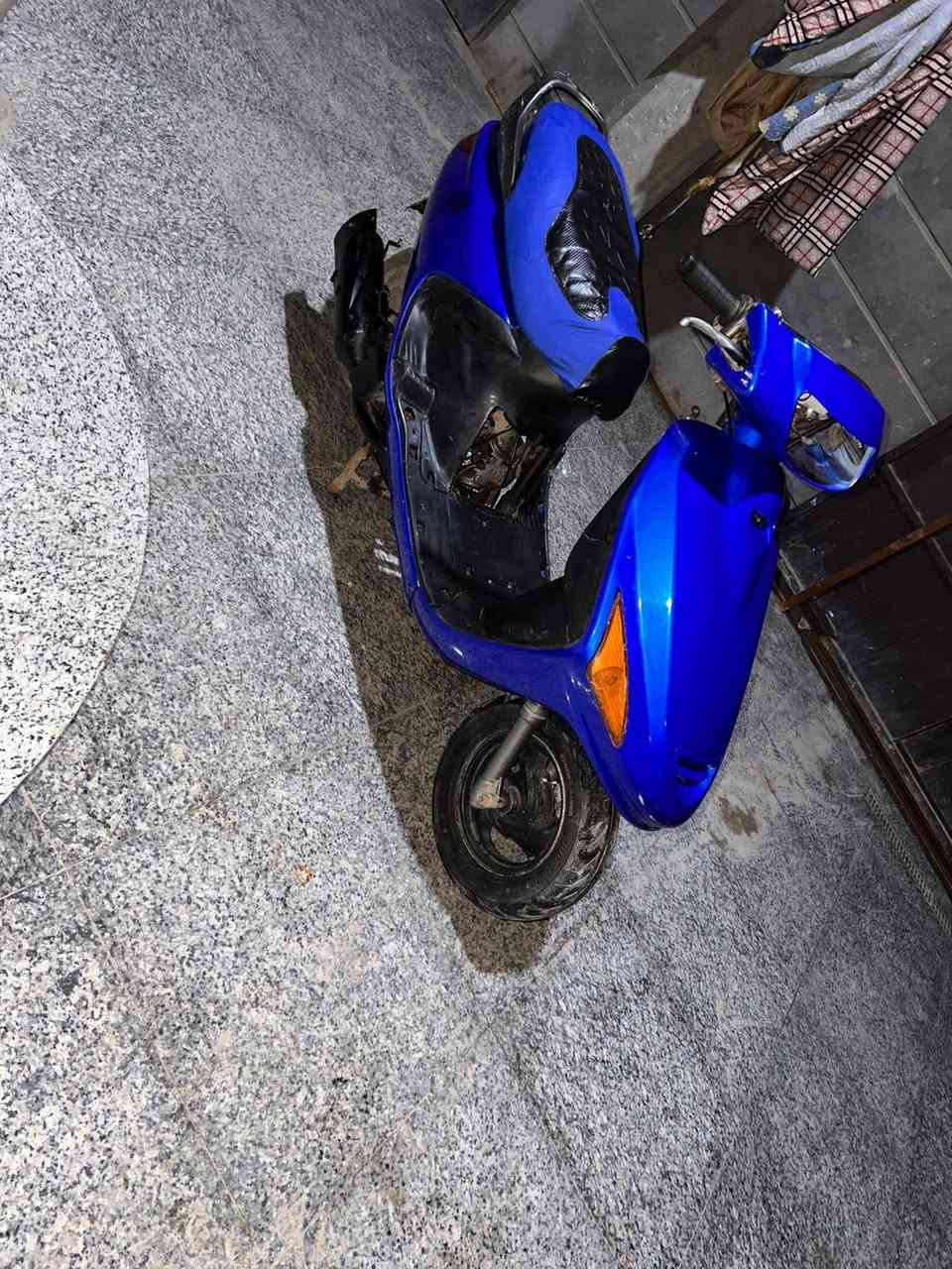 سلام عليكم دراجة فراشة للبيع مفتوحة قبل اربع تيام من مجفته مكينته ناعمه تخبل كهربائيات شغاله نقصه لايت كدام دبلات جدد كفرات جدد وكاملات مكاني البصره قضاء المدينة السعر 300 وبيه مجال قليل الاتصال عله الرقم التالي ***********
