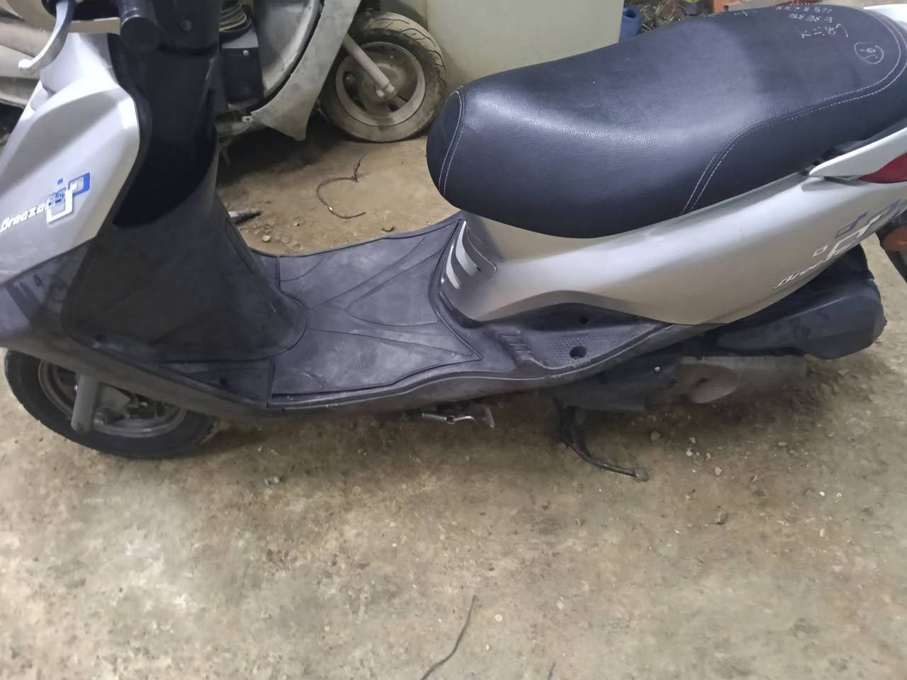 دراجة بريز نوزل للبيع الدراجة نضافة 99%
الدراجة رمبة صارلهة اقل 20يوم سعرهة مليون وبيهة مجال حك الجية بغداد الجديدة خلف مجمع الزهور 
***********
