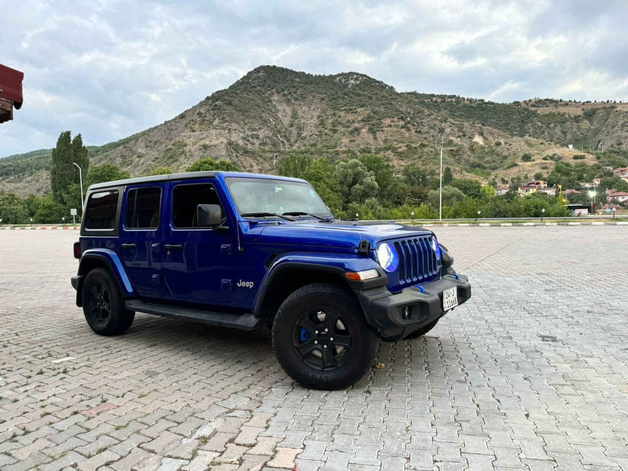 السلام عليكم ورحمة الله وبركاته 
جيب رانجلر ان لمتدد سبورت للبيع 
موديل ٢٠٢٠ ٦سلندر المرغوب 
السياره جديده كلش بدون حادث بدون صبغ بدون تبديل 
مكاني بغداد 
السعر ٢٦٥$ وبيها شي بسيط
للاستفسار ***********
