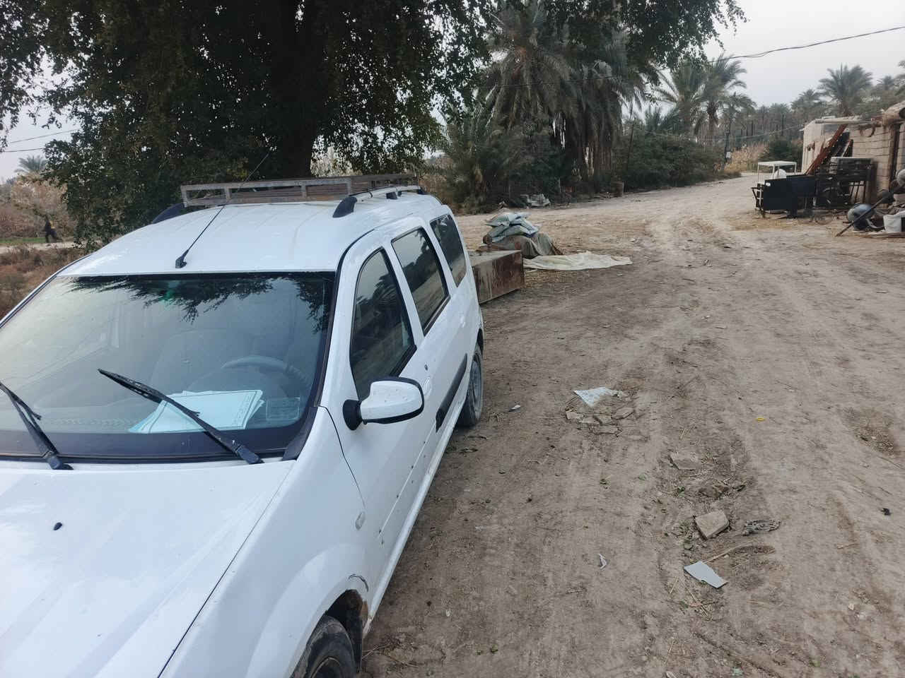 رينو لوكان سبعة راكب ٢٠١٢   رقم بغداد بسمي مشروع وطني ٤٣ ورقه وبيه مجال *********** بي واتساب
