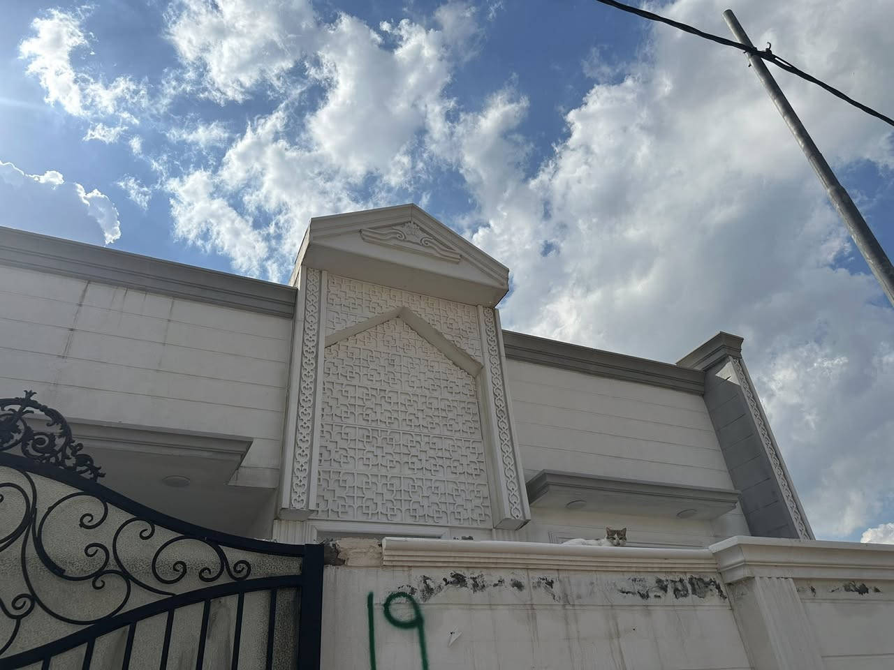 مكتب البراق الحديث
عرض جديد
الموقع شارع100
المساحه220
الواجه10
بناء حديث درجه اولئ
السعر180قابل للعمله 
الاستفسار
***********
***********
***********
