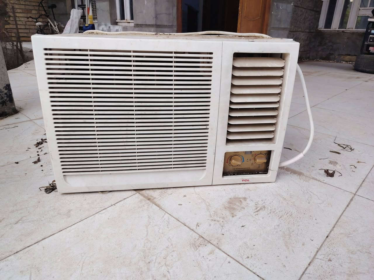 السلام عليكم.. مكيف شغال تدفئه تبريد ع الفحص سع 250 الشراي يتصل *********** بي واتساب
