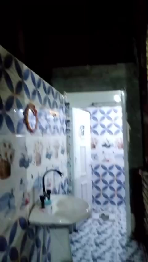 بلاش بلاش وينه يدور بلاش 👉👉عندي بيت بال ابو عظم غرفتين وصاله وصحيات داخليه وخارجيه ومطبخ ودوانيه عوزها لبخ وسيراميك البناء طابوك ب ٣٦ وبي مجال لشراي سعر ب ٣٤ وبي مجال لشراي يتصل وتساب ***********
