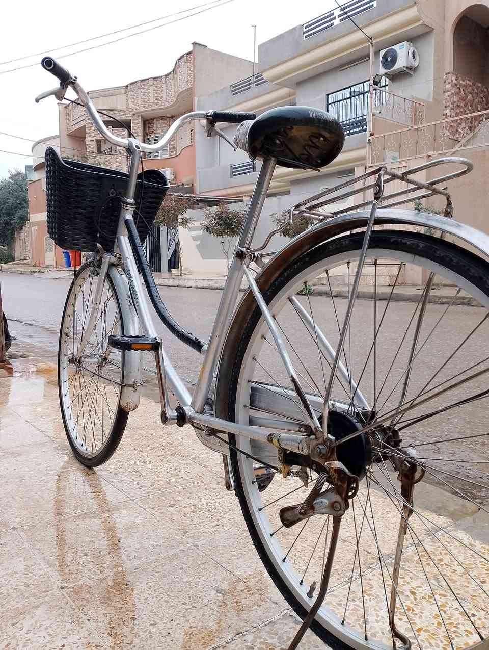 السلام عليكم
بايسكل عبدالحليم حجم 26
نظيف فقط الويل الخلفي يحتاج تعديل
السعر (50) وبي مجال 
للاستفسار***********
