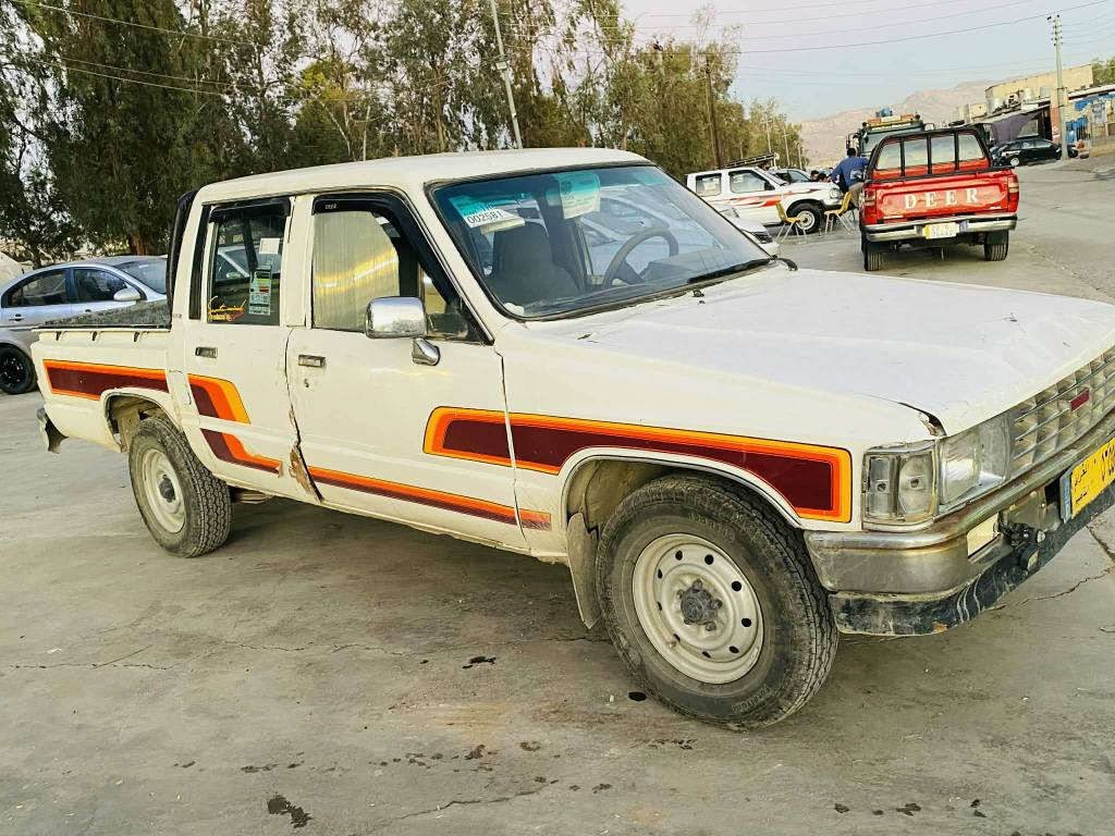 ***********
توێتا یابانی١٩٨٨ئاڕم پلاستیک هەولێر
مەکینە y3 شەش مەکینە و گێڕو ئەکسلو کارەبای هەموو گیانی بە شەرتە چوار تایەی لۆک زۆر توند تۆڵە ماڵی کاسبیە شانسی و ئاڕم ئەولیاتی بە شەرتە ٢٦گەڵاو مجالێکی کەم شوێن تەق تەق كويسينجاك, أربيل
