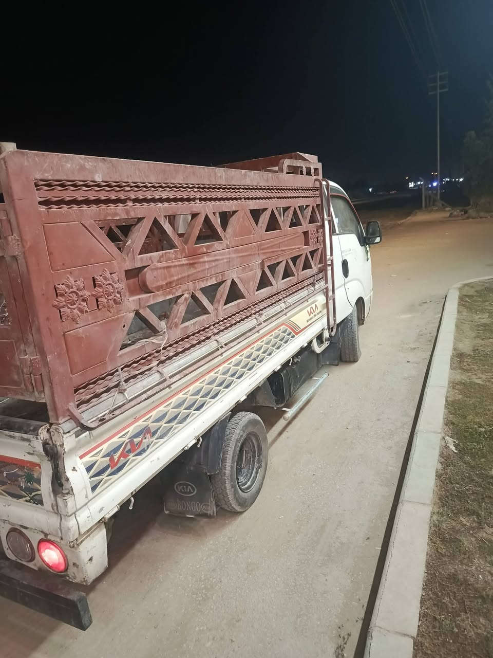 السلام عليكم محجر كيا للبيع السعر 350 وبيه مجال العنوان الكوفه البراكيه ***********
