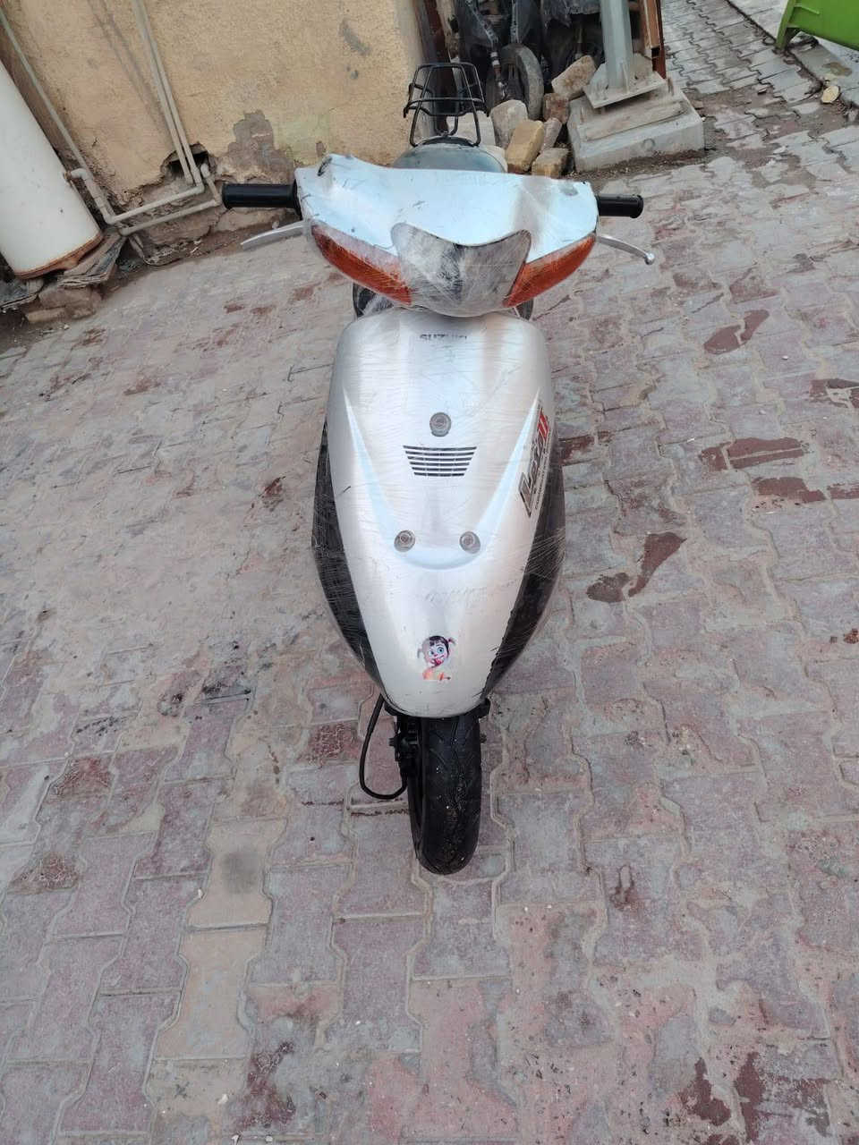 سلام عليكم شباب دراجه البيع مكفول من كلشي دراجه جديده بس ناقصه باتري شراي يتصل واني خادم وهاذ ***********
