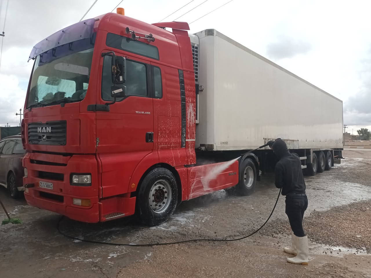 مان تيكه للبيع مديل ٢٠٠٤بم ونوزل السياره جاهزه فضل من الله رقم سلمانيه الرقم الجديدتخم تايرشرط التحويل مسجله صهريج السعر١٢٠وبيه حجم المحرك ٤٦٠الرقم الهاتف ***********
