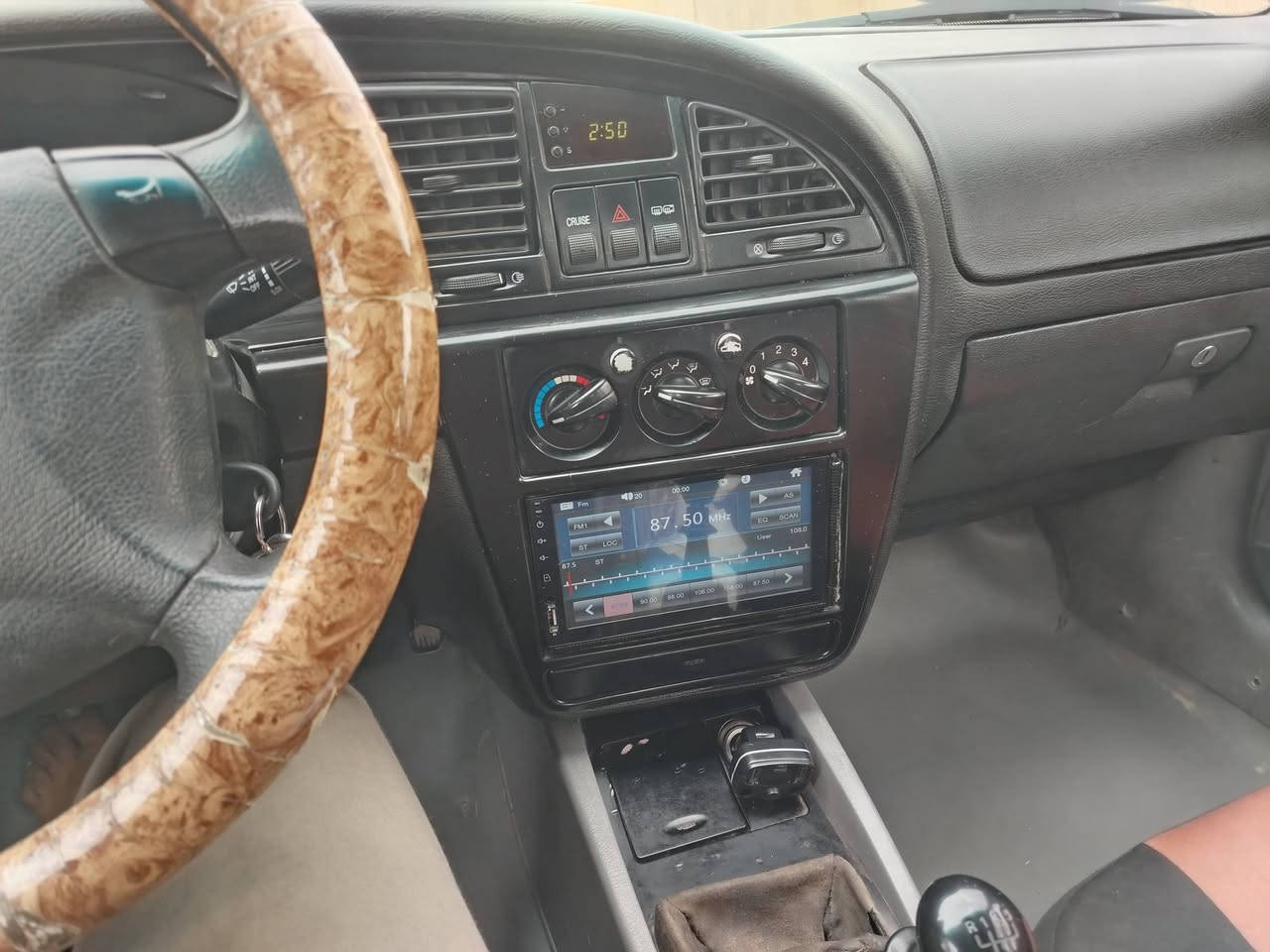 السلام عليكم والرحمه ،،،
دايو نوبرا ،،رقم ديالى 
 موديل 2000
سنويه لل29 
مكينه حجم 2000
گير عادي
تبريد شغال
،،كهربائيات كلها شغاله،،،
صدر امامي خلفي جديد ،،،
تخم تاير جديد
سياره بعد احلا من الصور،،،
السعر33 وبيها مجال للطيبين 
مكاني ديالى المقداديه شهربان
للاستفسار ***********
