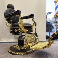 كرسي حلاقه ملكي جديد غير مستخدم وميز حراري ابو المرايه البصمه ٤ الوان ...