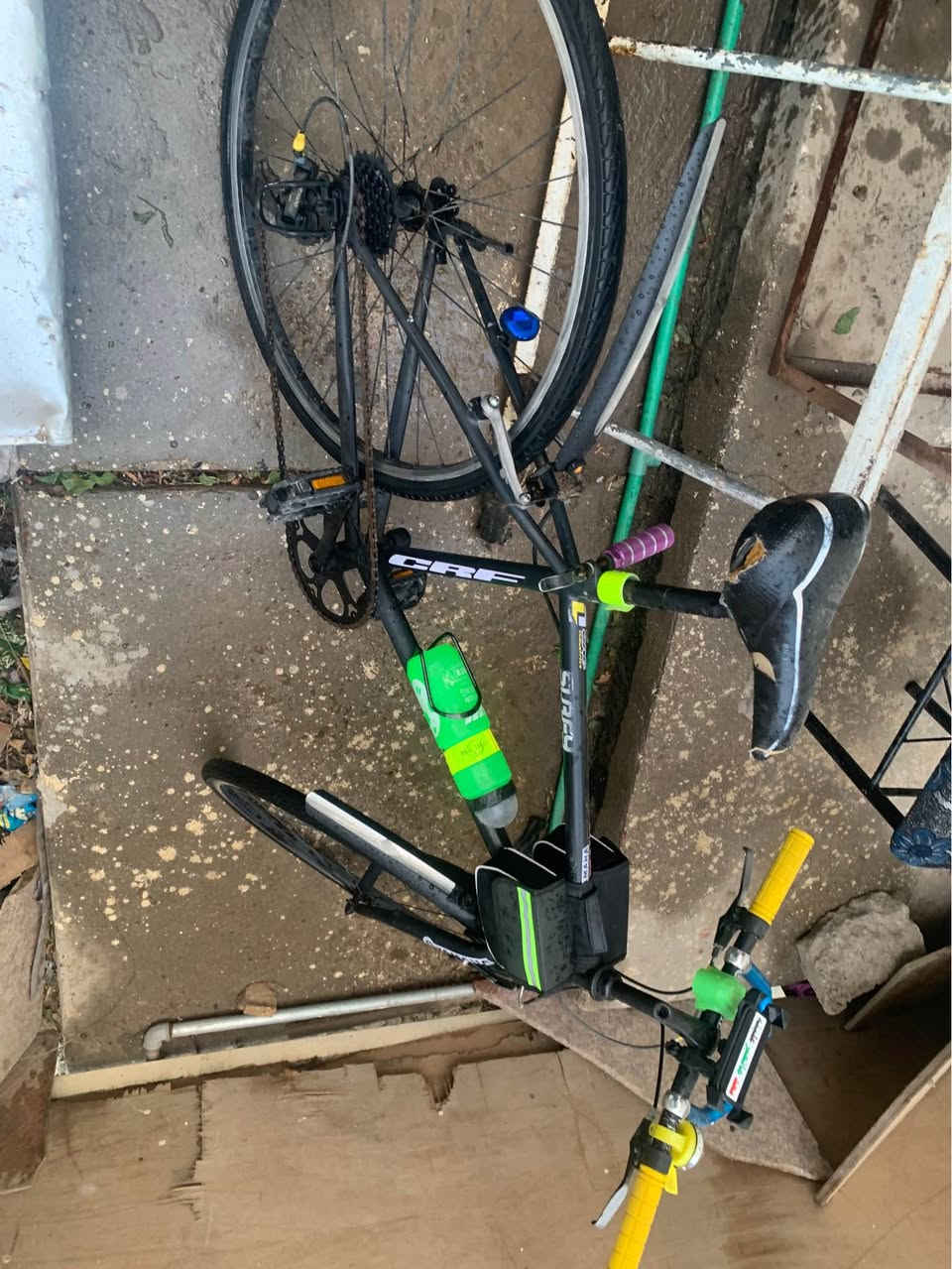 السلام عليكم بايسكل سي 700 نظيف وسريع بريكات كاملة مكينة ناعمة ونظيفة سعر 125 وبي مجال للطيبين خابر وتدلل رقم *********** مكاني بغداد سيدية بغداد, العراق
