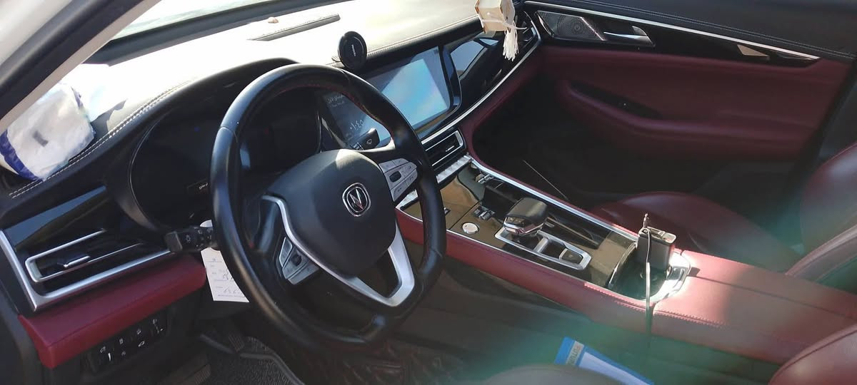 شانجان cs85 موديل 2022 فول موصفات وبعده بل ضمان ماشيه60 سياره كلش جديده ومقفوله قفاله عامه من صبغ بيه بس بل بنيد حالوب شي بصيط كلش وبيه كتاب تخويل تظليل جام محرك 2000 تيربو فقط بيع *********** مكان السياره كراده
