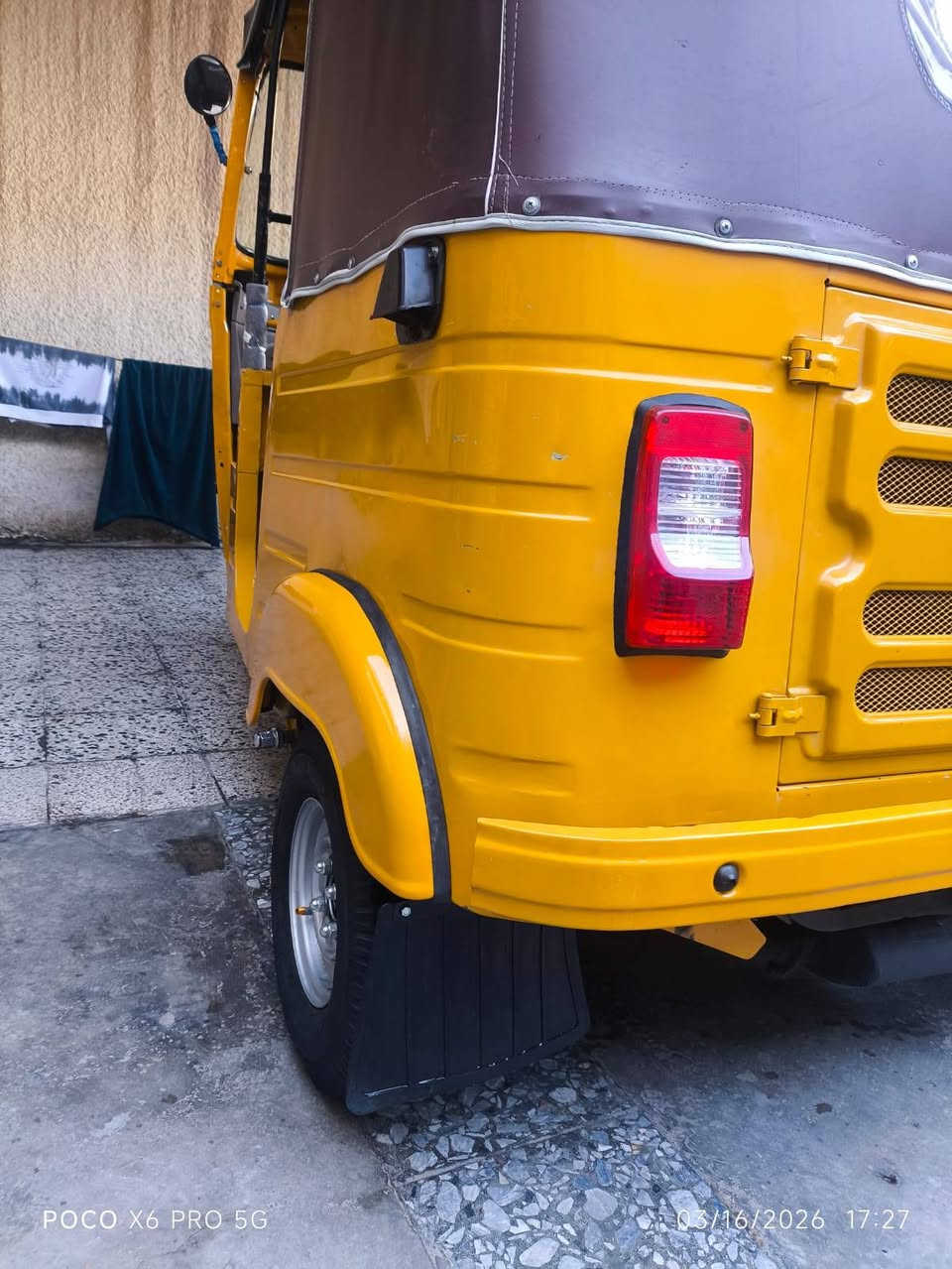 سلام عليكم شباب تكتك مديل 2020 بسمي  التكتك معمره دوس و بيه صبغ لغد التكتك حلوه وكامله تحويل ثاني يوم بسمي المكان بغداد جديده الرقم ***********
