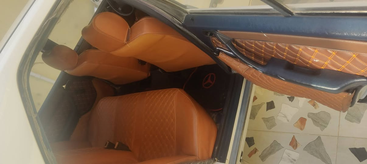 السلام عليكم 
مارسدس دب  فول موديل 88 بلاد مسجله 90 بل السنويه رقم دولي
لايت زنون مال الفين وسنوية جديده محرك بطه 2500  شرط دواخل كل جدید  قواعد دبلات بلاد   تبريد  تايرات ويل جديد شرط كيرو محرك تحويل غرامة سیارة جاهزه مابيه نقص 
سعر 70 بية مجال 
***********
