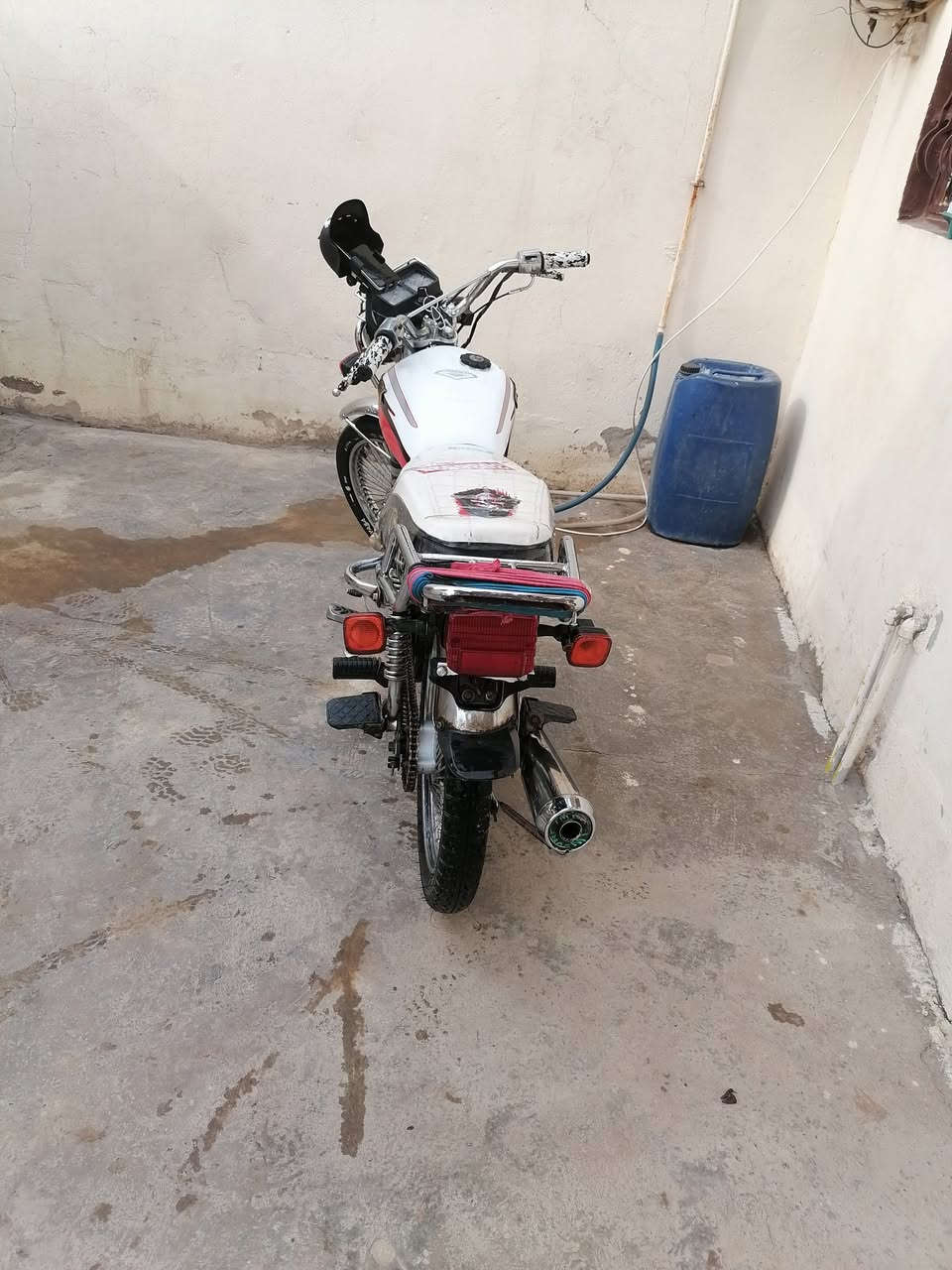 السلام عليكم ماطور للبيع 2020منة فيس موجود ما مفتوح الموصل الجانب الأيمن السعر 500بي ماجال شي قليل الشراي يتواصل رقم ***********
