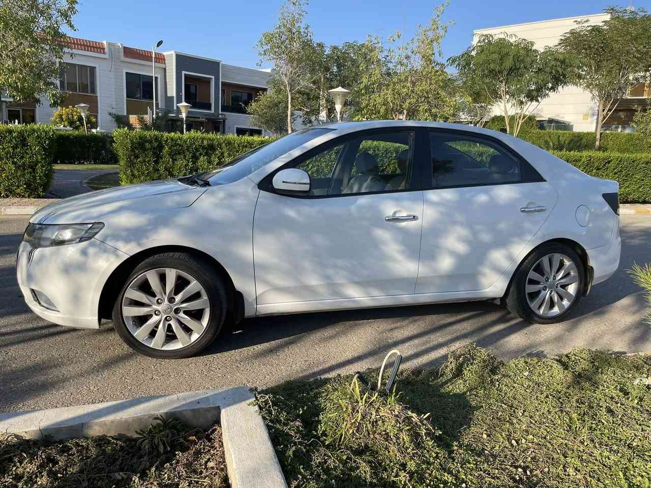 كيا سيراتو موديل 2012
فول مواصفات خليجي فتحه سقف سلايد
 واشاير بلمري ، داخل بيجي واسود
شفتات تحكم الكير، 6 نمر الكير
شاشه ايباد كامره خلفيه
تبريد تدفئه شغال 
رقم سليمانيه شمالي جديد باسمي شرط التحويل
سنويه 2027جديده
السياره نضيفه فول مابيها اي نقص 
كير محرك بشرط مكينه 16دوش ممفتوحه 

ضررها فقط بارد بدون صبغ السياره 
بيها ملاحضات صغيره تكحيل ودوسه ممحسوب ع ضرر …
السعر 118$ وبيها مجال بسيط …الموشراي ليجي 
السياره مال بيت اكرر مو مال معرض وبيع وشراء
الموقع ديالى خانقين لتواصل اتصال ع رقم
***********
