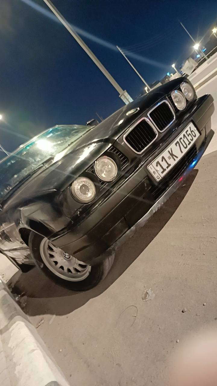 سلام عليكم ورحمه بي ام موديل 1991 رقم بغداد سنويه ما منتهيه  راعيها بل بصره مكينه مسكر  مابيها ضربه وما مصبوغه عام بيها مكانات صبغ  السعر 50 وبيها مجال  مكاني أبو لخصيب *********** البصرة, العراق
