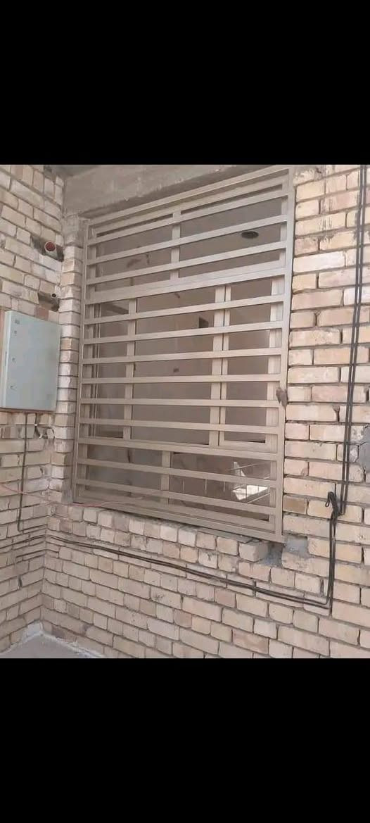 السلام عليكم صبغ شبابيك وشد جام شغل درجة اولى بغداد وطراف بغداد تصال على الرقم *********** يوجد واتساب
