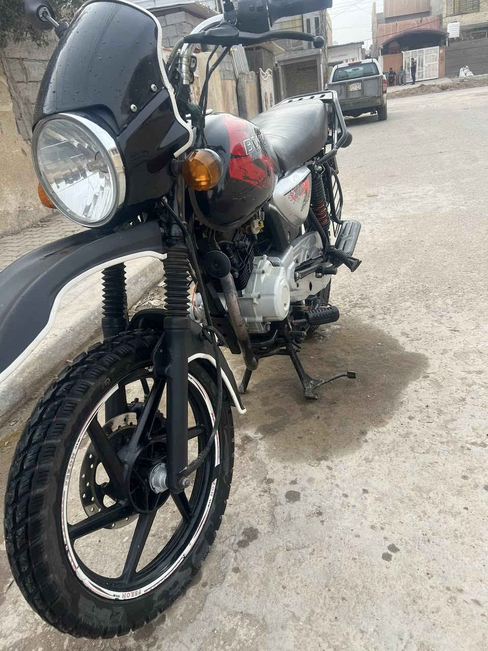 سلام عليكم بوكسر موديل 2023 للبيع مرقمه ودراجه شوفت عينك نضيفه بمعنه الكلمه تجي واشوفه دهن كله لكمولي السعر 2250 مليونين و 250 وبيه مجال حك الجيه المكان بغداد المحموديه 
***********
***********
***********9
