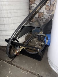 الاسلام عليكم عندي مضخه مال غسل ايطاليه 200 بار استعمال قليل كلش وياهة...