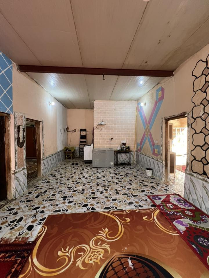 السلام عليكم   بيت للبيع مساحه ٥٠٠م مكان اليوسفيه  منطقه   شارع المدرسه قرب التارتان متكون من غرفتين السقف سندويج بناء بلول زراعي سند ٢٥ سعر   تفاصيل اكثر رقم راعيه ***********
