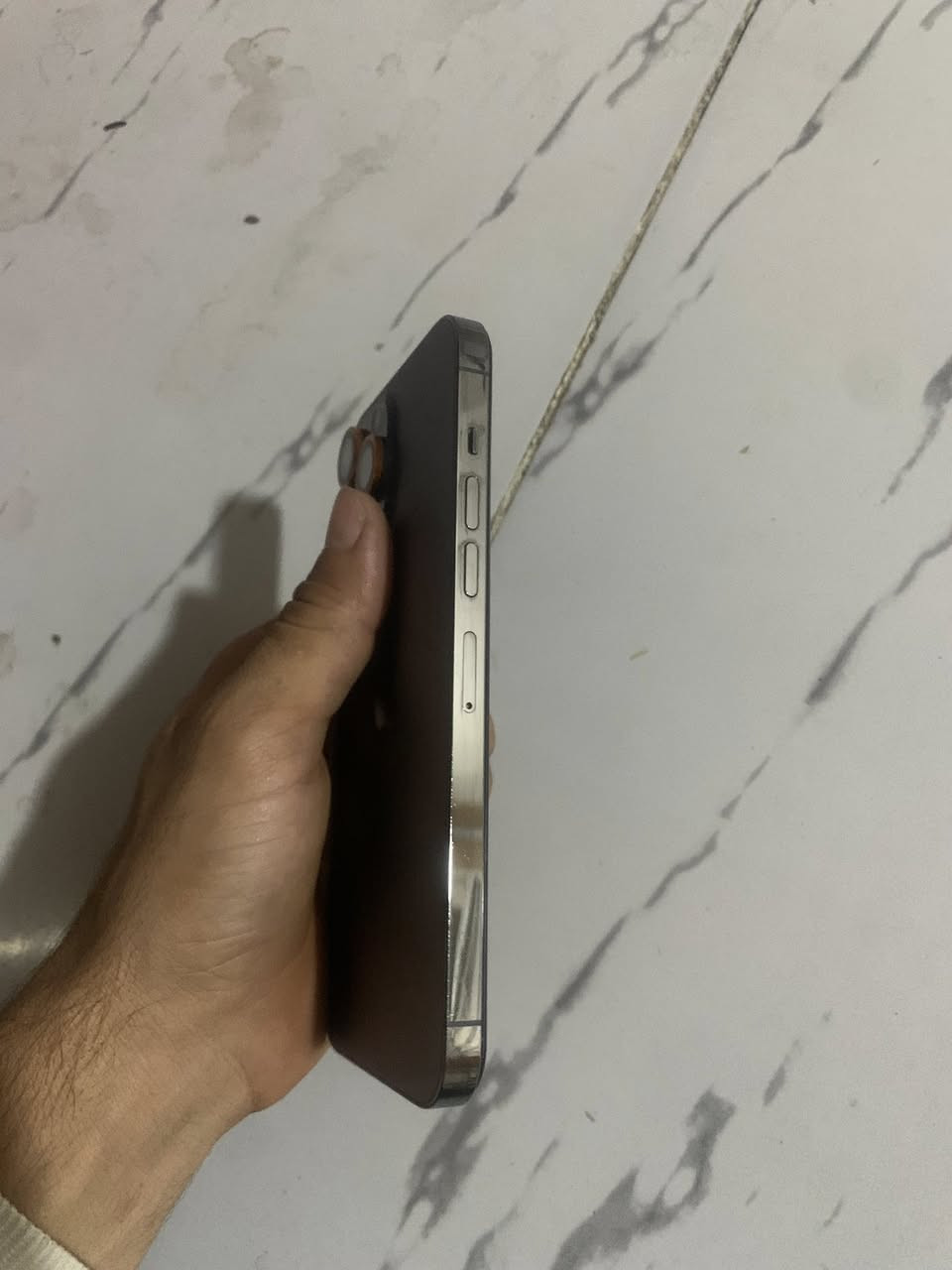 سلام عليكم 13 برو ماكس مبدل شاشه وبطاريه أصليات فيس إيدي شغال الجهاز كلش نضيف ويا كارتونه مكاني البصره الهارثه ***********
