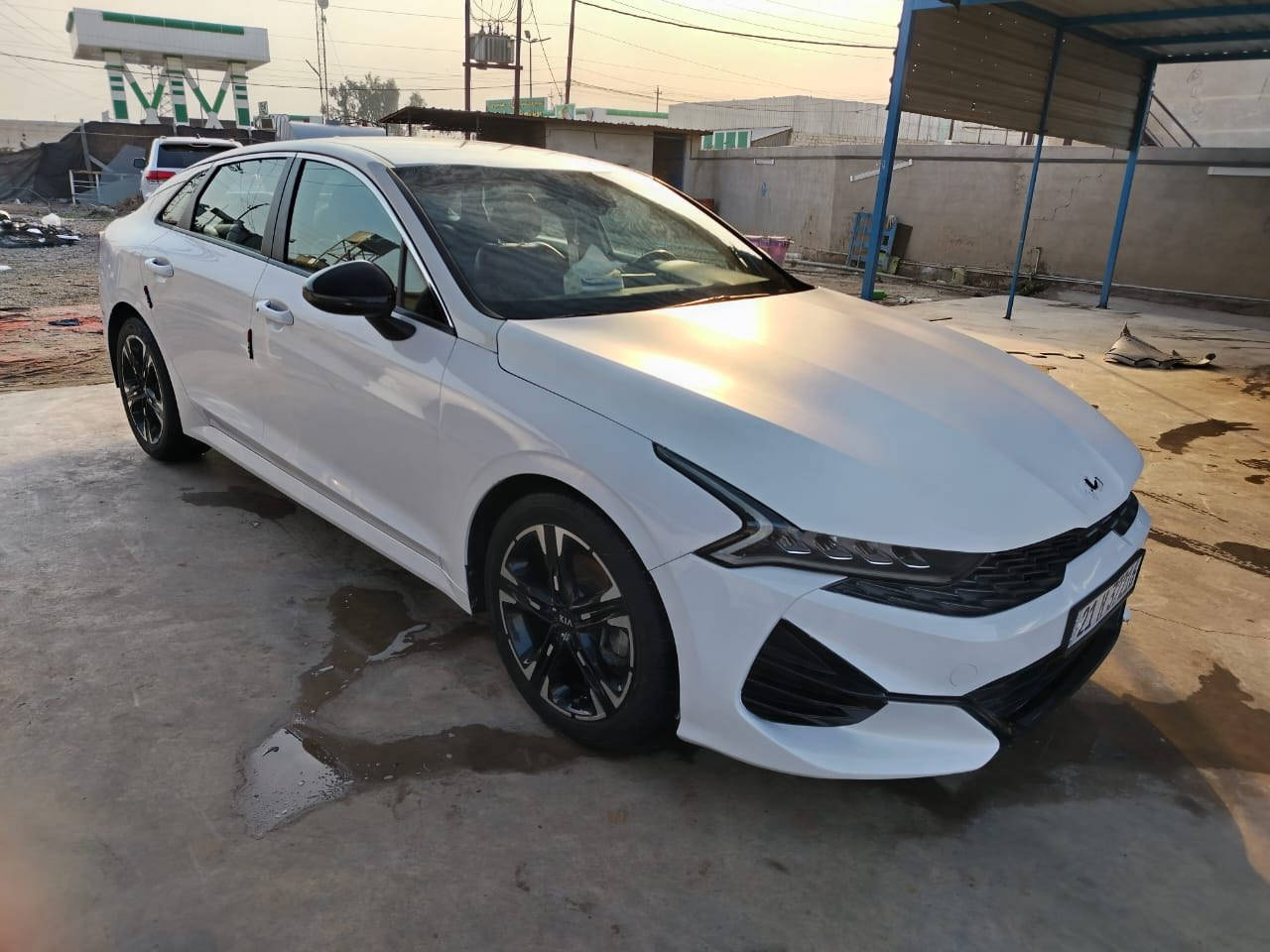 السلام عليكم كي فايف موديل 21 رقم سليمانيه وارد امريكي. ضرر جاملق وبنيد  بدون شواصي  وبيه شبر صبغ بجنطه  ماشيه 100 الف كيلو متر  السعر 170 وبيه مجال بسيط  رقم الهاتف ***********
