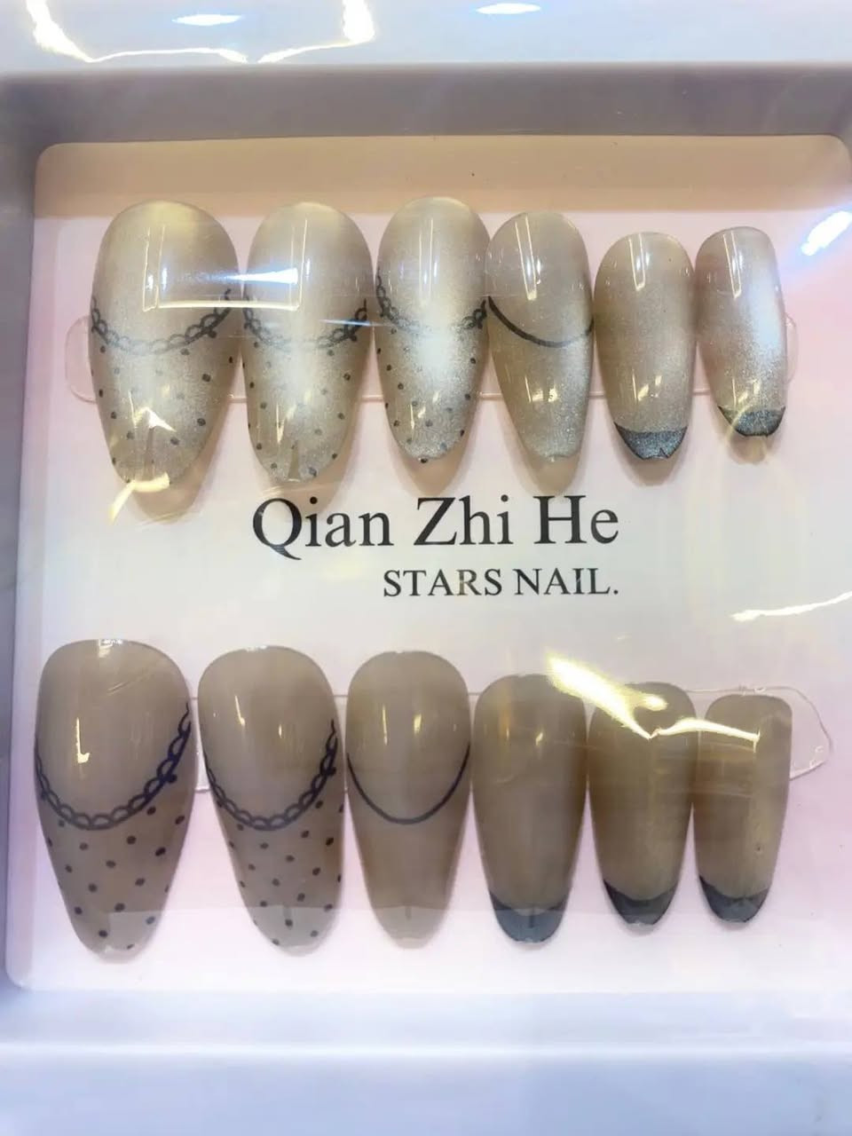 اضافر اللوان جميلة امواج بعدة أشكال واللوان العنوان الكوت شارع الأطباء فرع صيدلية بيروت اكسسوارات النبأ#واتساب*********** خدمة توصيل 🏎️ لكافة انحاء 🇮🇶 العراق
