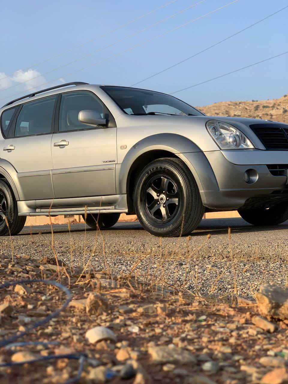 سانگیۆنگ ڕیکستۆن 2008 قەپات مواسەفات 240 هەزار ڕۆیشتوە 
ناوزەردە 
کوشن جلد و هیتەرە 
سلایدە 
کوشن خەزن 
ئاوێنەی لاکان لەگەل بەگ نزم دەبێ ئاوێنەی هیتەرە 
دەبل ئەکسل
تەحدید سرحە 
گێر و مەکینە ماسلیس بیلادی بەشەرت 
شەش پستۆنە 
هەزەی نوێیە تا 2027
بەناوکردن بە شەرتە 
سەیارە دەعامی لۆ دەعامی بە شەرت سبوغی نیە 
زۆر جوان مایتەوە 
0750 751 68 94 أربيل, العراق
