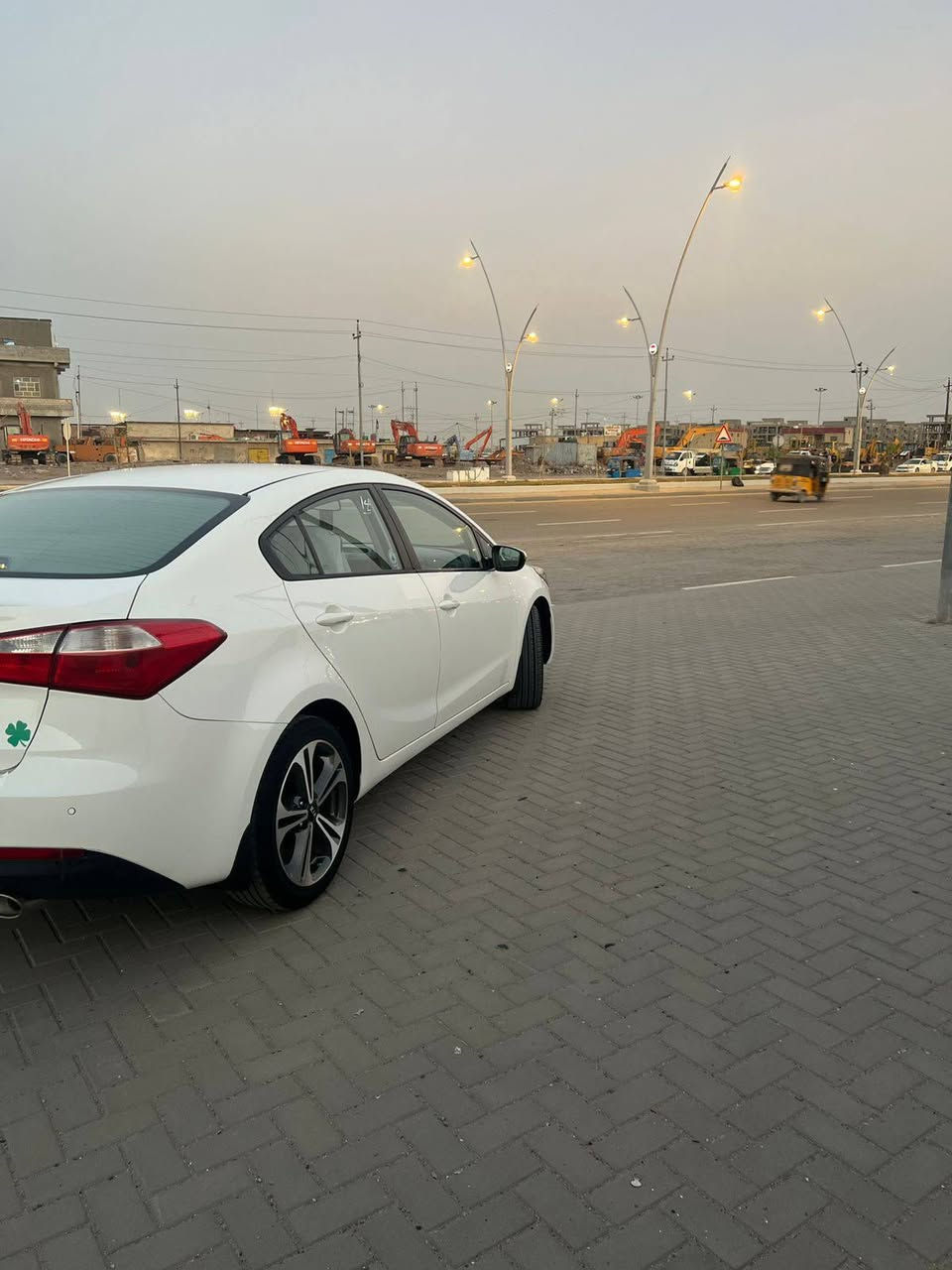 مكلف بل نشر 
سيراتو مديل 2014 مكفوله من الضربه وتبديل وصبغ مكينه 1600 جديده حداديه جديده تخم تاير جديد سياره اي نقص مابيها رقم اربيل جديد سنويه جديده سعر 127 مجال قليل حك جيه رقمي *********** شراي يتصل مكاني حيانيه شارع 60 البصرة, العراق
