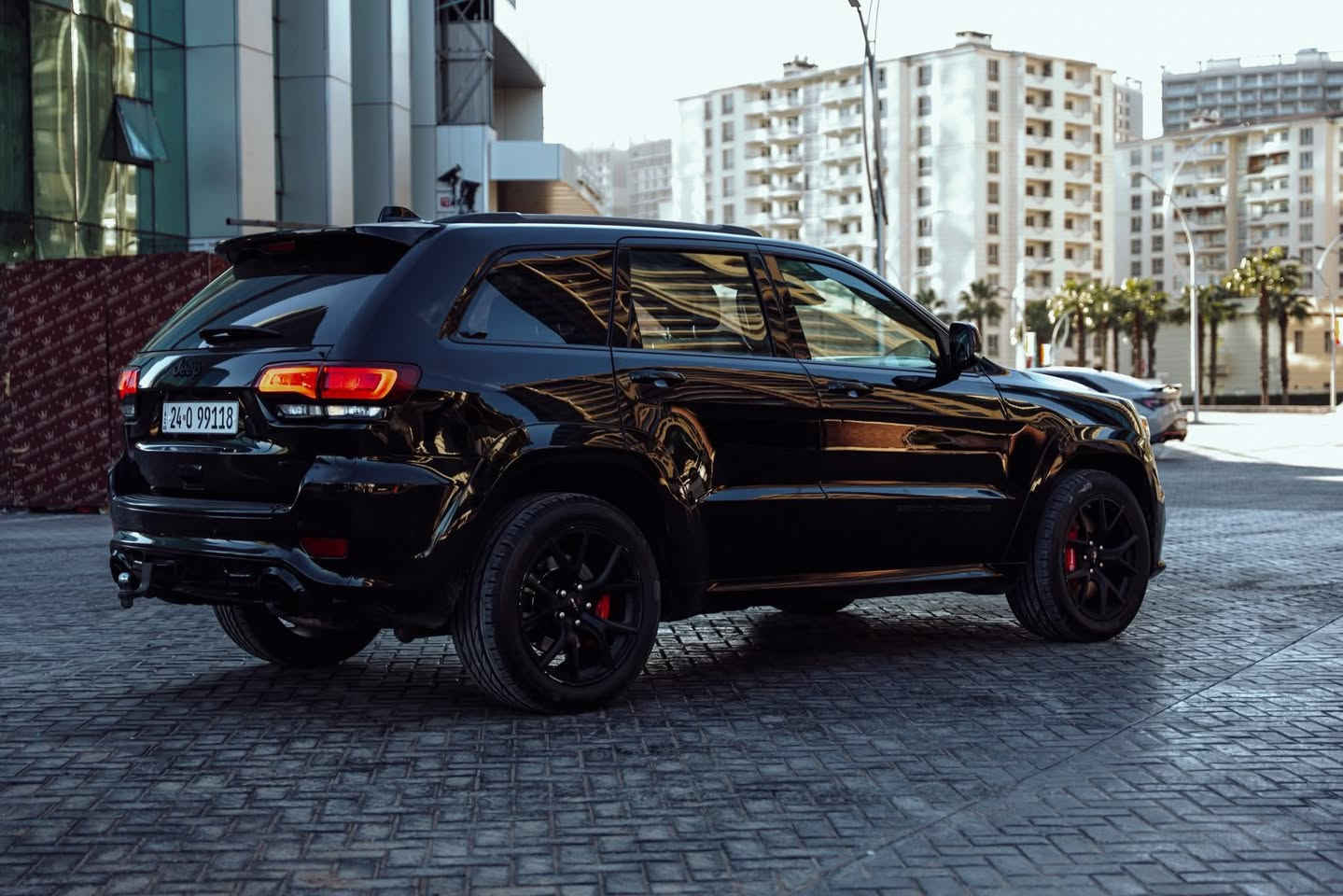 ~ JEEP ~
النوع : Grand Cherokee SRT 
سنة الصنع : 2020 
المسافة المقطوعة : ٥٨٠٠٠ ميل 
حجم المحرك : ٨ سلندر ٦.٤ لتر 
المستورد : كندا 
حالة السيارة : كلين تايتل 
المواصفات : 
رادار امامي 
فتحة سقف بانوراما 
مقاعد كنتارا + جلد 
سقف كنتارا 
مقاعد هيتر + تبريد + خزن 
ستيرن هيتر 
كاميرا خلفية 
حساسات امامية + خلفية 
اضائات امامية و خلفية LED 
سماعات من نوع Harmon/Kardon 
٥ وضعيات قيادة 
ويل قياس ٢٠ انج 
بريكات Brembo 
كار بلي CarPlay 
اندرويد اوتو Android Auto 
——— 
السعر : 32.500$  
للاستفسار اكثر التواصل عبر الواتس اب : 
***********
