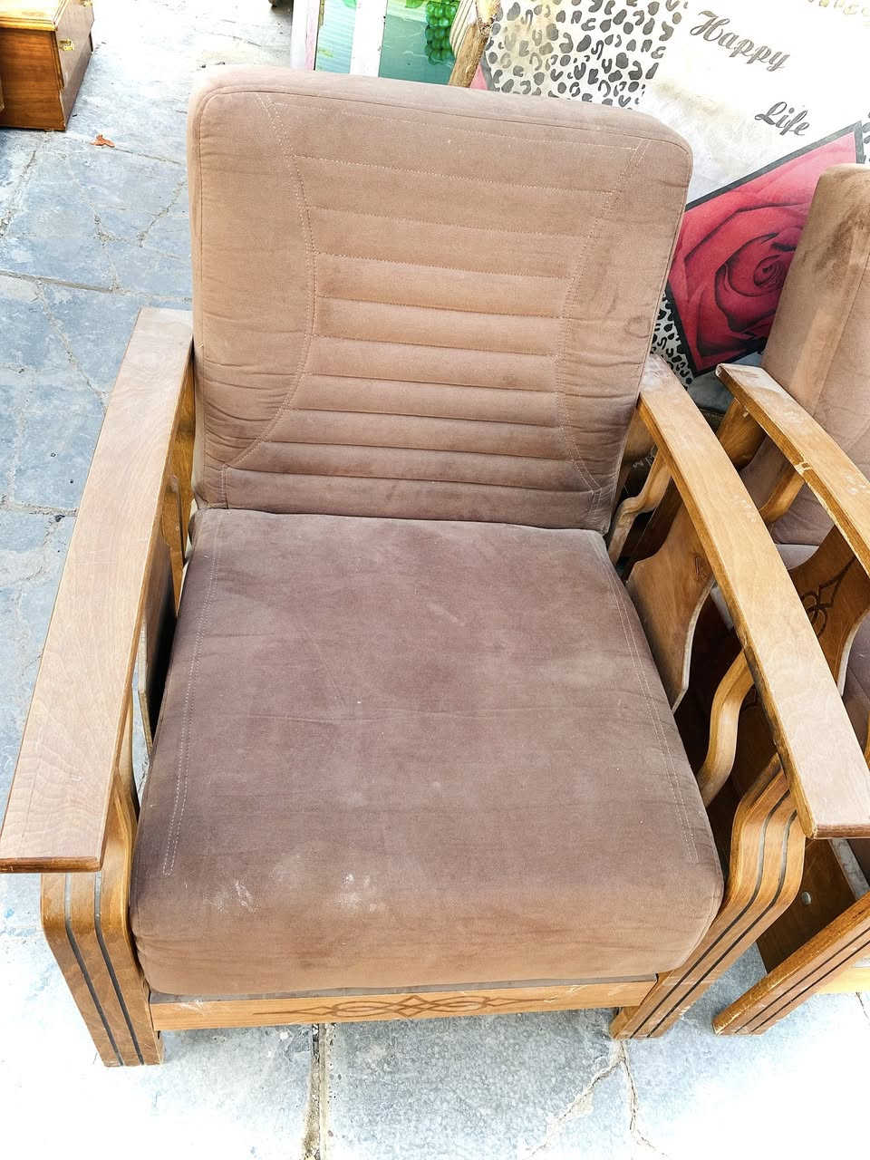 السلام عليكم 
تخم تركي سبع مقاعد نضيف كلش ينقلب يصير سرير خشب قوي السعر 400 وبي مجال العنوان (شارع فلسطين)
***********
