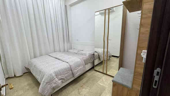 السلام عليكم توجد شقه للإيجار مؤثثه  فول تحتوي على غرفتين نوم وصاله وخدمات العنوان المنصور / الداودي  للاستفسار  أكثر
***********
