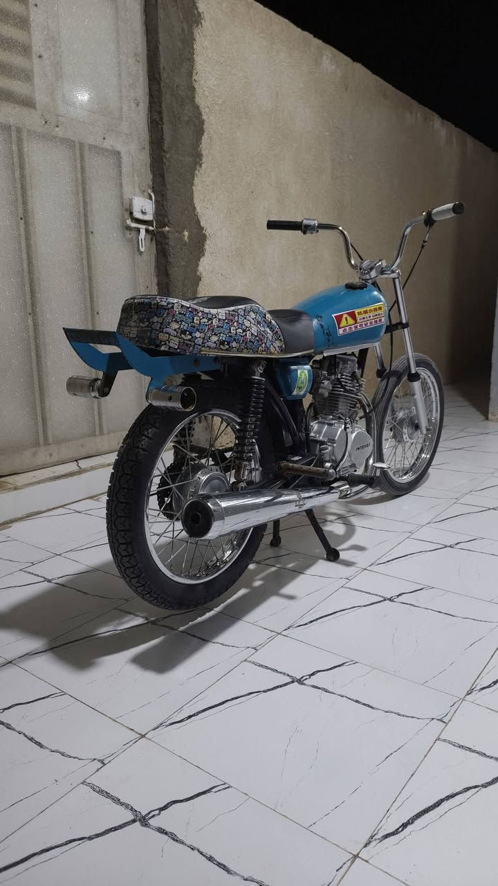 سلام عليكم للبيع او للمراوس نامة حربي محرك انتنس تعمير 25 شاصي 13
اوراق أصولي أصولي جاهز للترقيم 
عندك حربي مراوس راسني خاص بس مو واكعه اريد ناشف 
السعررر 650 وبيه مجال قليل مكاني بلقاسم 
اتصال ***********
